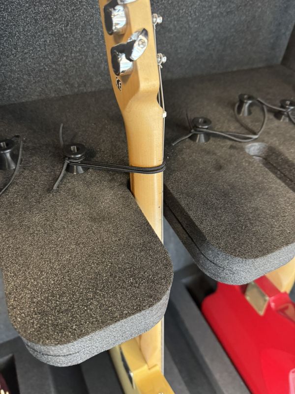 Gisk-12 Gitarskap for 5 stk Elektriske gitarer / Elektriske basser