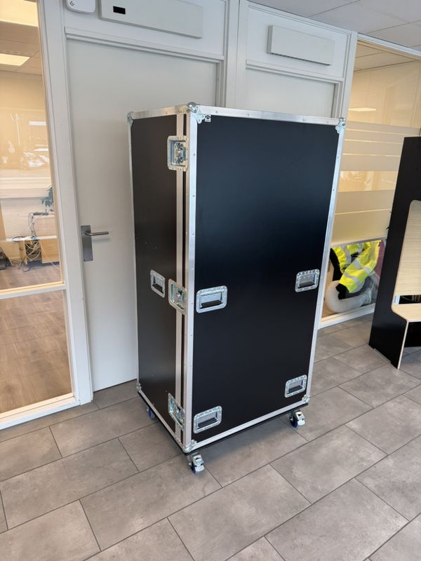 Gisk-12 Gitarskap for 5 stk Elektriske gitarer / Elektriske basser